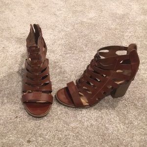 Indigo road strap chunk heel